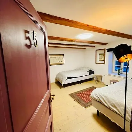 Eine Etage Im Historischen Gaestehaus Bei Magdeburg Apartment Barleben